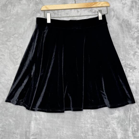 ModCloth Skirt Womens Medium Black Velvet A-Line Stretch Whimsygoth Stretch - Picture 1 of 8